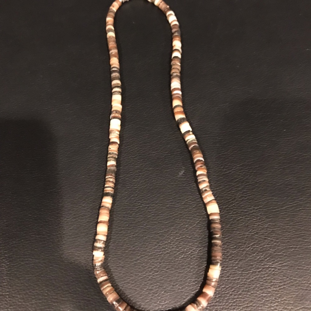 NWOT shell necklace